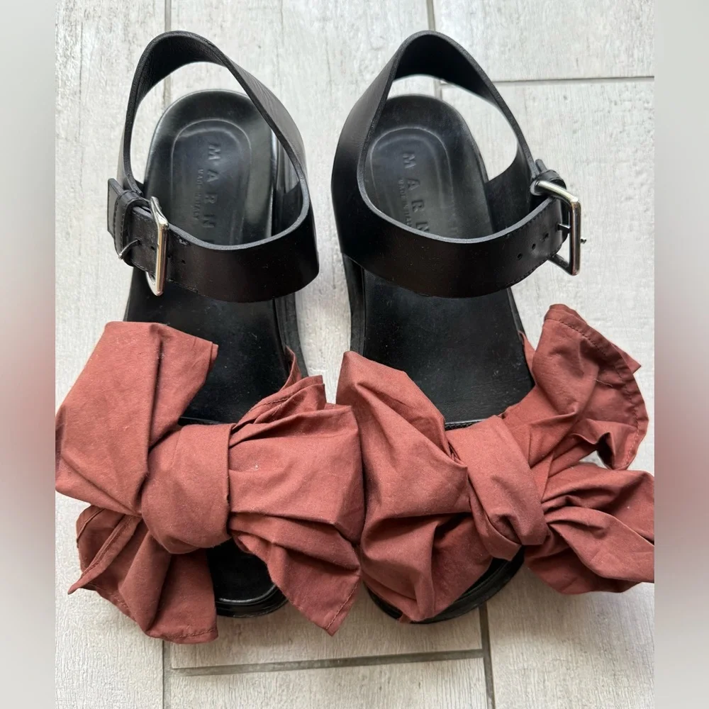 Marni Black Leather Fussbett Flat Sandals With Brown Bow - Size IT 37/ US 7 - Picture 1 of 4